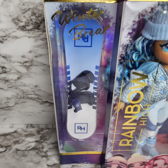 New YouTube Show Rainbow High Skyler Bradshaw Winter Break - Picture 5 of 8